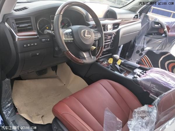 外形不怒自威 18款雷克萨斯570加版特价