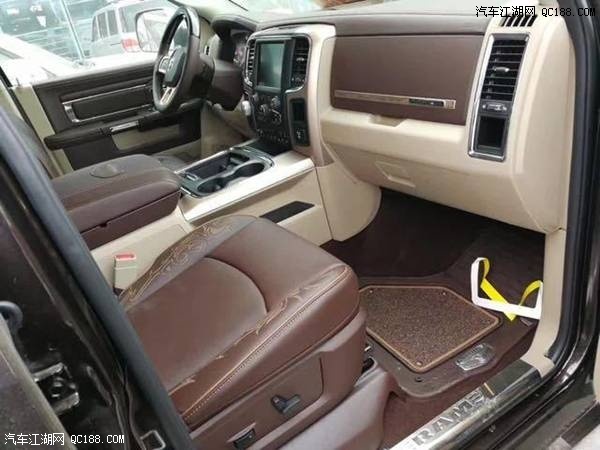 17款道奇公羊长角号全尺寸皮卡到店实拍