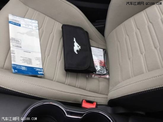 2017款福特野马2.3T电光蓝/米黑加版解读