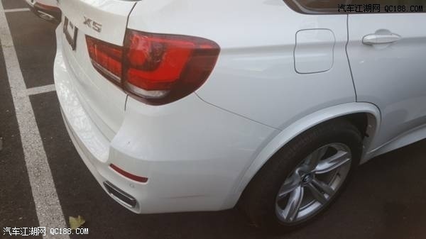 平行进口车18款宝马X5M运动版到店实拍