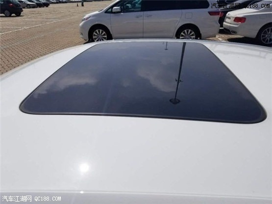 17款雪佛兰科迈罗2.0T涡轮增压8挡版价格