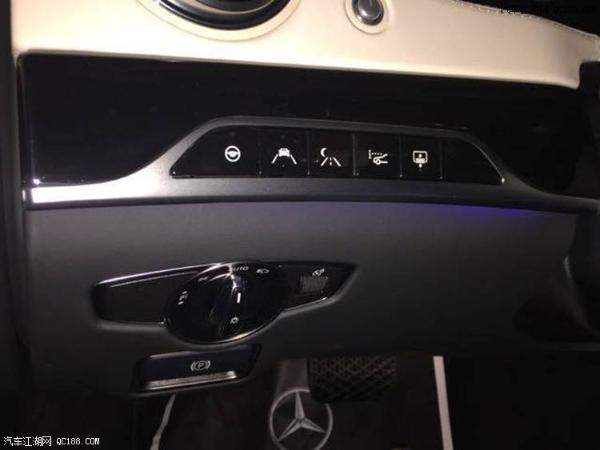 港口2018款迈巴赫奔驰S560四驱现车试驾