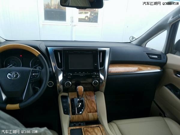 18款丰田埃尔法七座双天窗3.5排量版评测