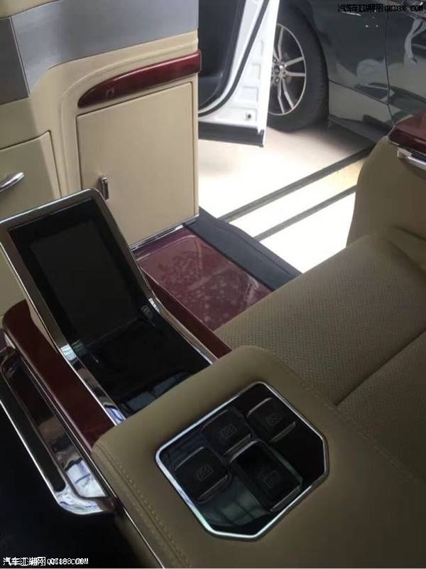 18款丰田埃尔法七座双天窗3.5排量版评测