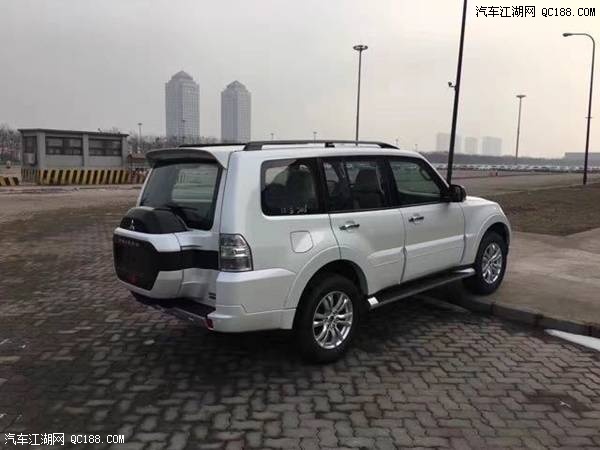 2017款三菱帕杰罗后娱版V97顶配GLS实测