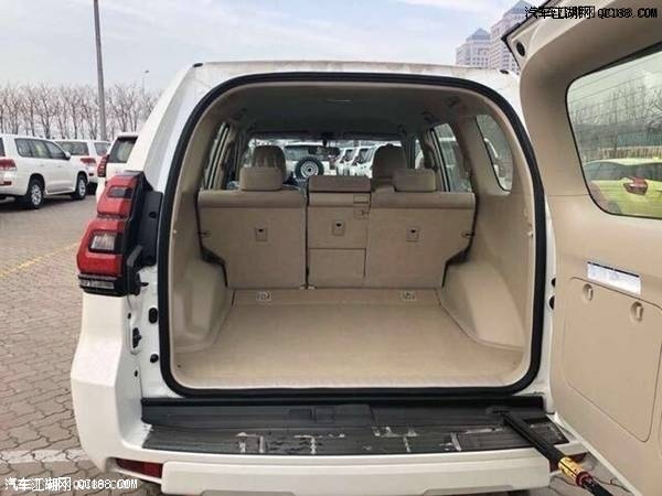 横行车市60余年 18款霸道2700中东版价格