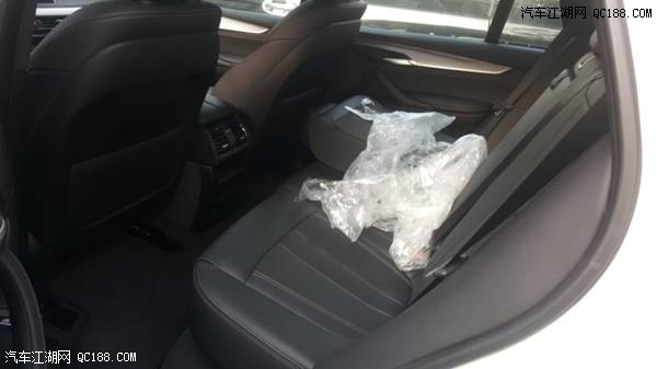 平行进口车18款宝马X5M运动版到店实拍