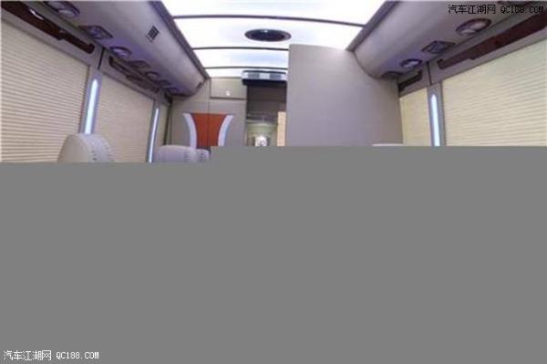 进口18款丰田酷路泽5700配置380马力试驾