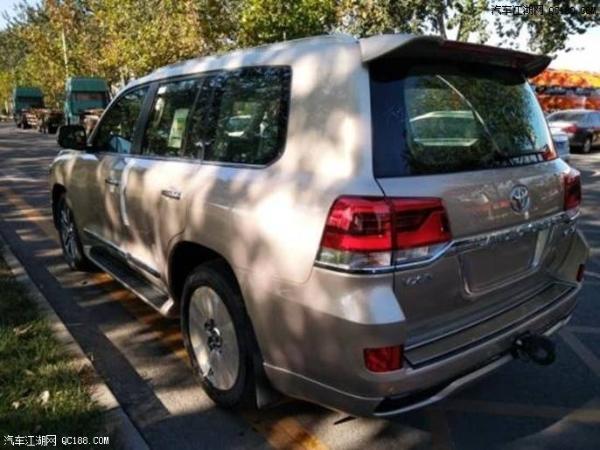 进口18款丰田酷路泽5700配置380马力试驾