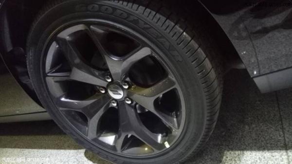 18款道奇挑战者3.6L 车身独特设计解读