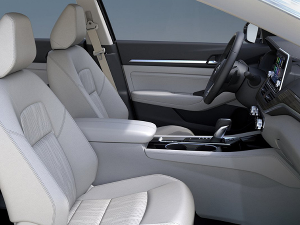 原创新天籁纽约车展评测 颜值秒杀同级对手