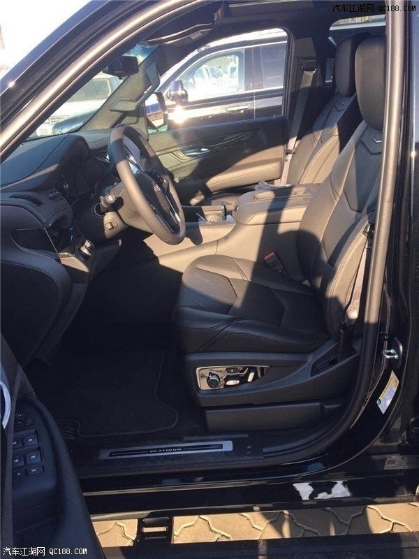 17款平行进口凯迪拉克凯雷德到店实拍