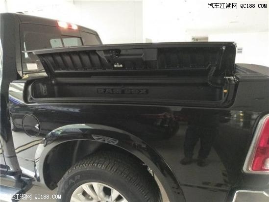 2017款道奇公羊5.7升V8发动机版皮卡实拍