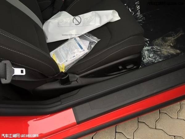 进口2017款雪佛兰科迈罗2.0T实拍感受