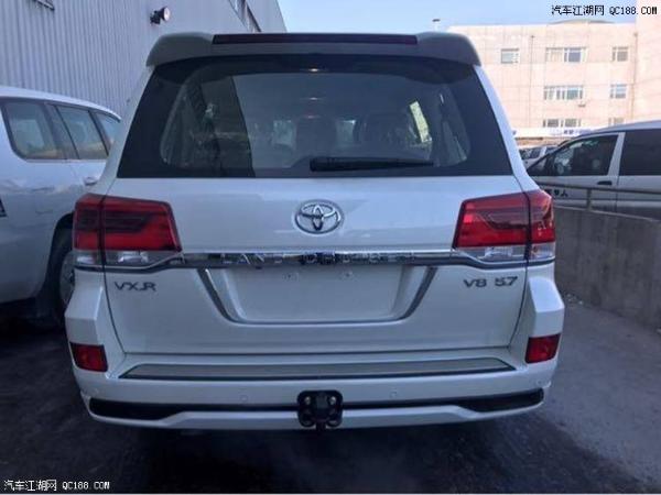 进口18款丰田兰德酷路泽5700配置解析