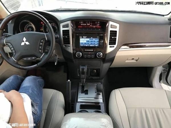18款三菱配置分时四驱油耗参数报价体验