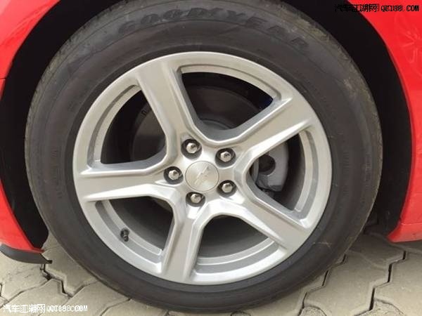 进口2017款雪佛兰科迈罗2.0T实拍感受