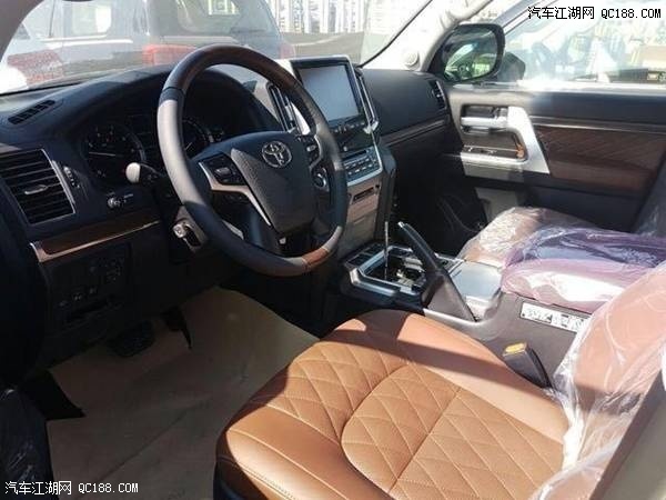 2017款进口中东版酷路泽5700顶配车实测