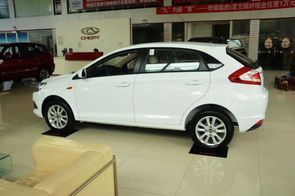 奇瑞风云2现车充足   最高优惠3千元