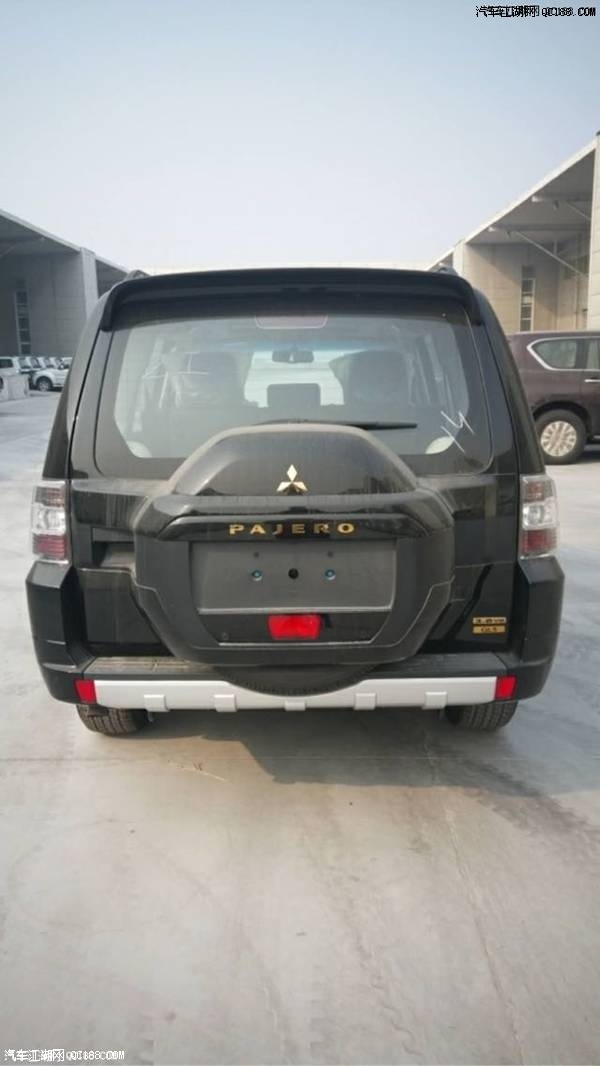 18款三菱配置分时四驱油耗参数报价体验