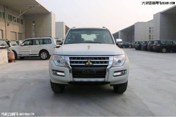 18款中东版三菱帕杰罗V6 5速自动挡试驾