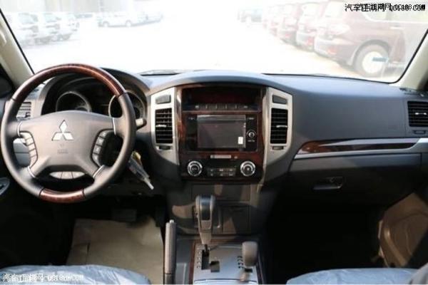 18款中东版三菱帕杰罗V6 5速自动挡试驾