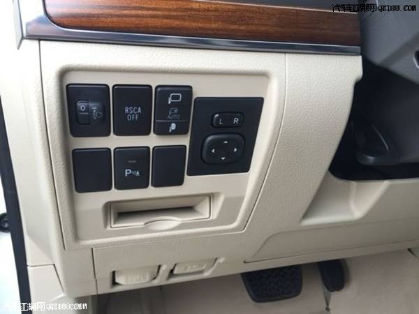 18款酷路泽4000绞盘版配置参数报价体验