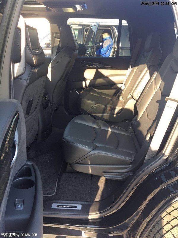 17款平行进口凯迪拉克凯雷德到店实拍