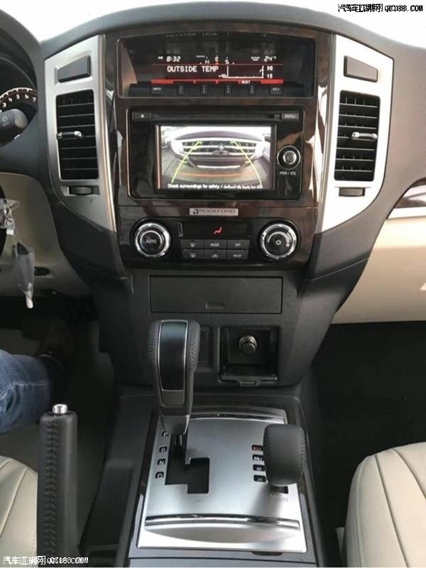 18款三菱配置分时四驱油耗参数报价体验