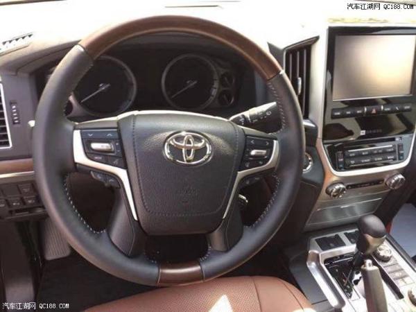 进口18款丰田兰德酷路泽5700配置解析