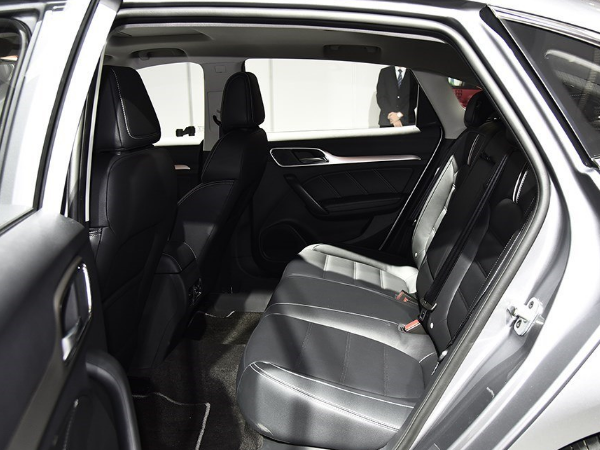 原创新名爵6插电混动版评测 高配置性能轿跑