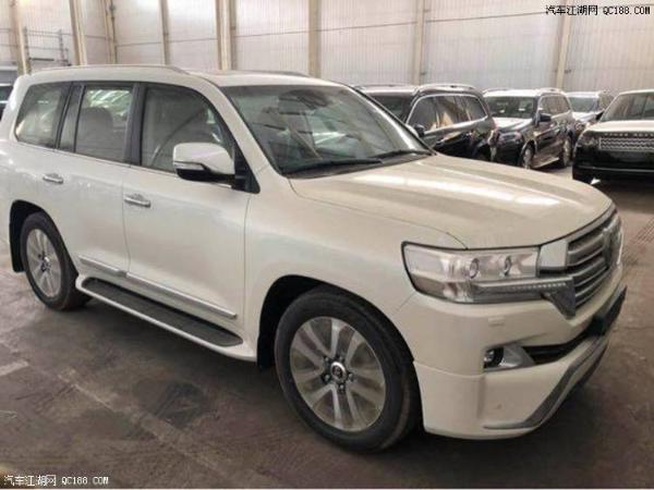 进口18款丰田兰德酷路泽5700配置解析