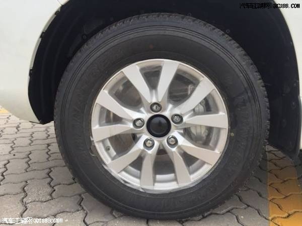 18款酷路泽4000绞盘版配置参数报价体验