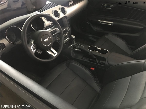 18款福特野马硬顶敞篷版实车到店图解