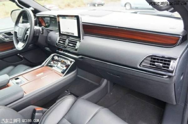 2018款林肯领航员总统版5.7米长轴实测