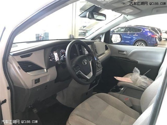 2018款丰田塞纳3.5L自然吸气加规版试驾