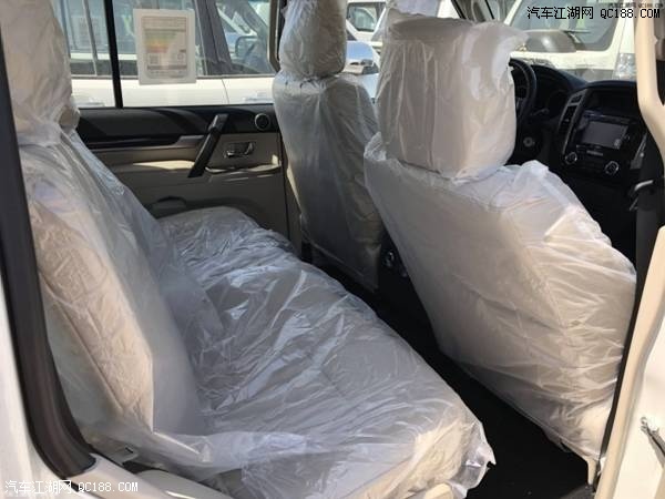 18款三菱帕杰罗现车配置参数油耗报价体验