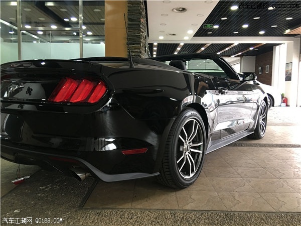 18款福特野马硬顶敞篷版实车到店图解