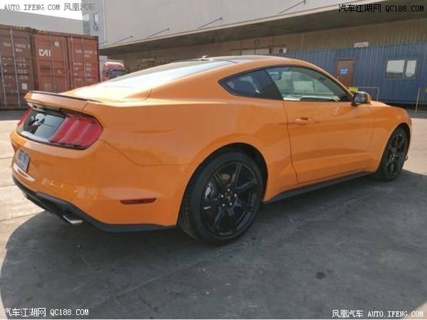 18款美规福特野马两门四座空间试驾体验