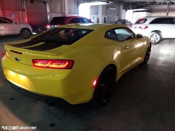 18款雪佛兰科迈罗大黄蜂最新参数配置体验