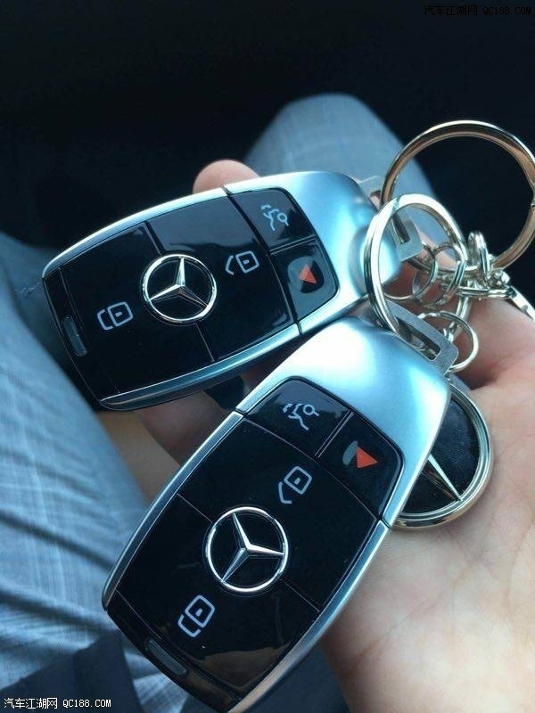 平行进口车18款奔驰迈巴赫S560到店实拍