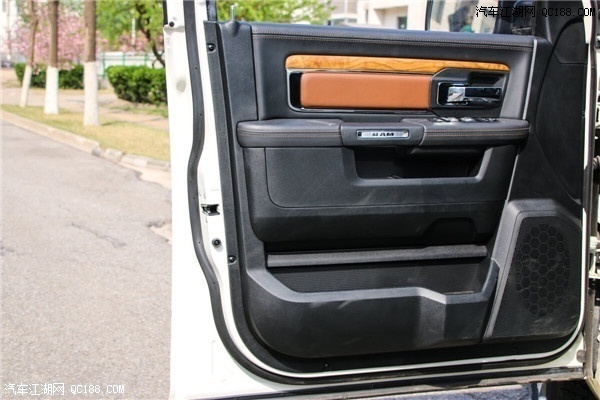 道奇公羊1500长角号进口现车配置性能