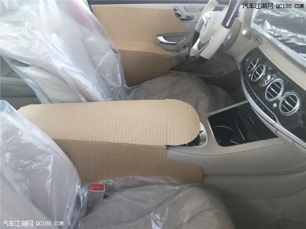 18款奔驰S560 4.0T V8发动机性能评测