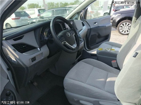 平行进口18款丰田塞纳四驱LE到店实拍