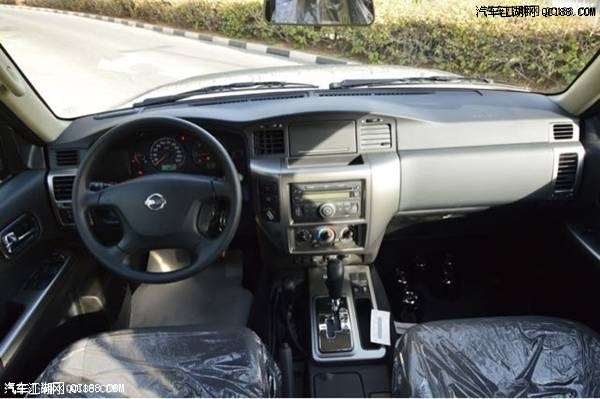 17款日产途乐4.8L长轴7座现车到店图解