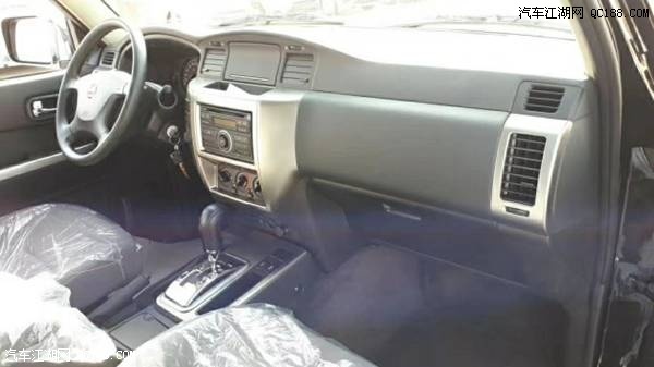 17款日产途乐4.8L长轴7座现车到店图解