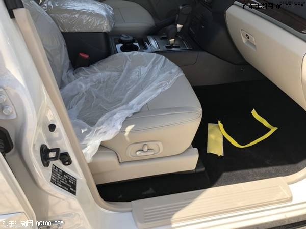 18款三菱帕杰罗现车配置参数油耗报价体验