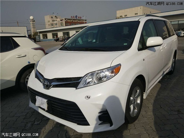 平行进口18款丰田塞纳四驱LE到店实拍