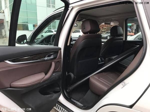 18款进口宝马X5 3.0T L6白/黑加规版解析