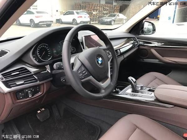 18款进口宝马X5 3.0T L6白/黑加规版解析
